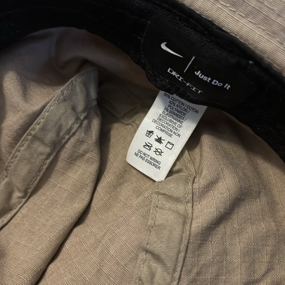 Nike bucket hat - Picture 2 of 3